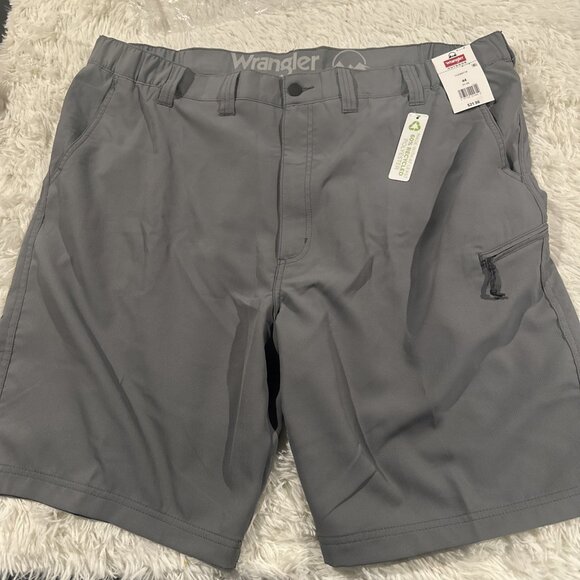 Wrangler Outdoor Mens NWT Field Utility Relaxed fit Shorts 44 gray elastic waist - Picture 1 of 12